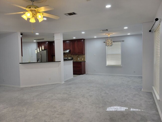Building Photo - Ready For Move In
