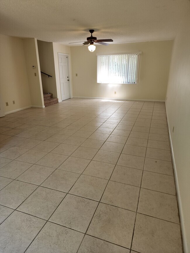 1055 6th Ave Unit A4, Vero Beach, FL 32960 Condo for Rent in Vero Beach, FL