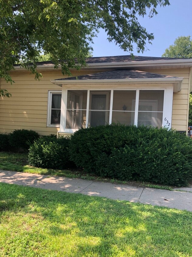 632 W Main St, Ottawa, IL 61350 House Rental in Ottawa, IL