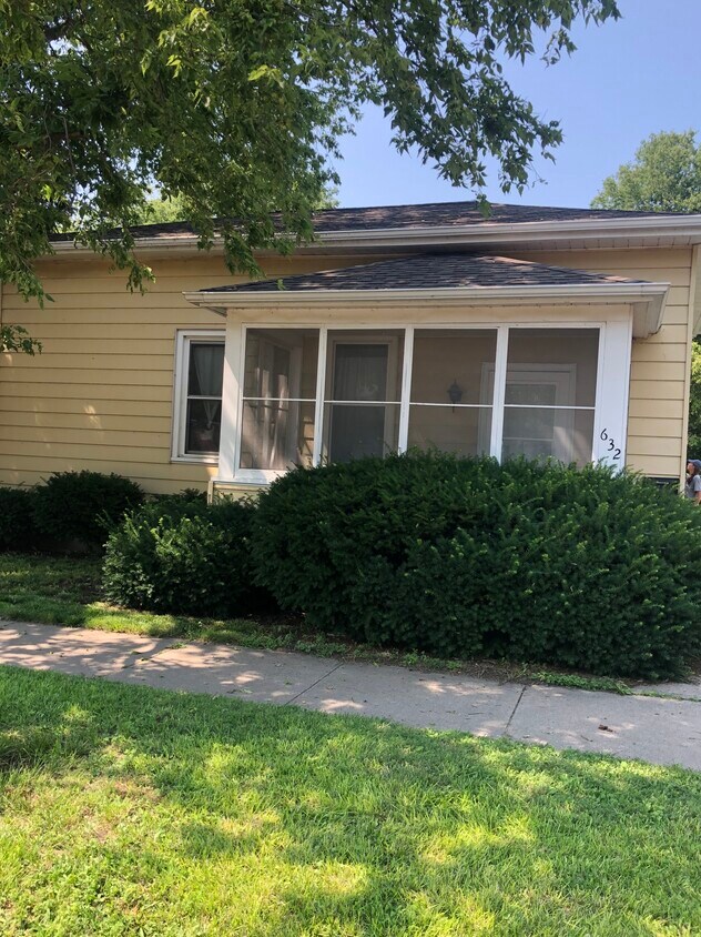 632 W Main St, Ottawa, IL 61350 House Rental in Ottawa, IL