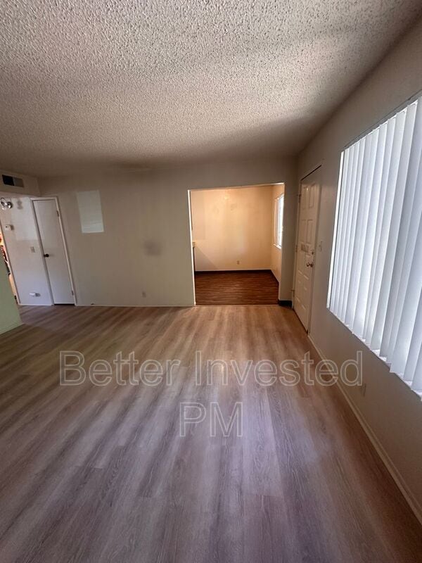 Building Photo - 745 S Dora St