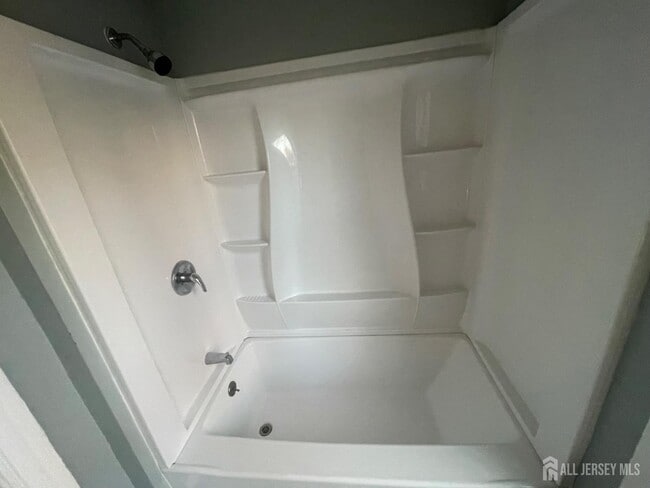 Foto del edificio - 577 Rahway Ave