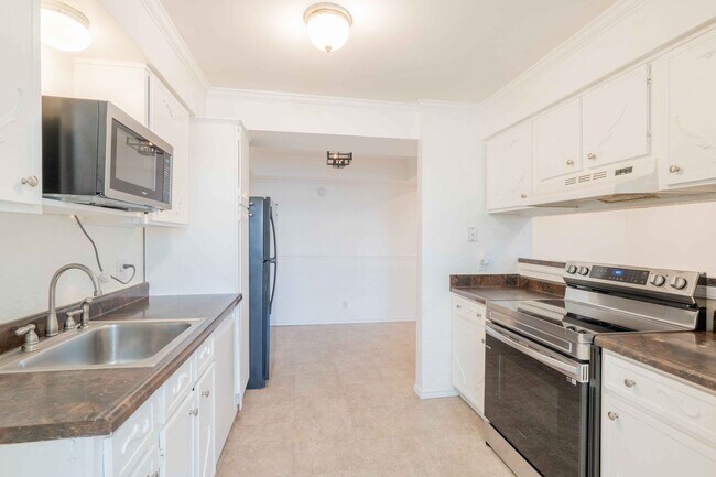 Foto del edificio - 2220 E 66th Pl