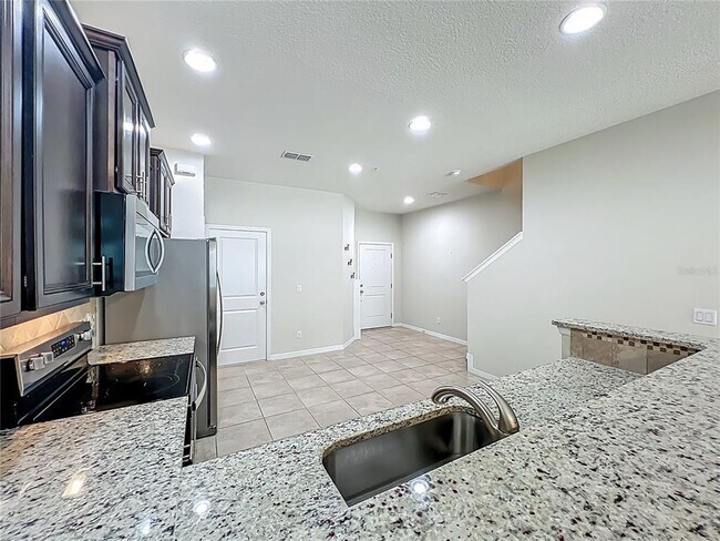 Building Photo - 3004 Alessa Loop