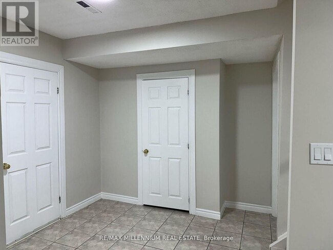 Building Photo - 946 Willowbank Trail