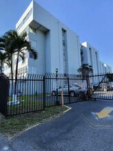 Building Photo - 750 NW 43rd Ave