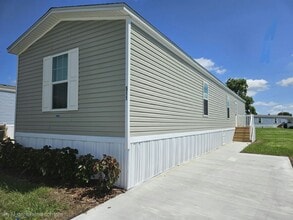 Building Photo - 511 Suwanee Dr
