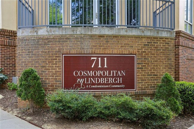 Foto del edificio - 711 Cosmopolitan Dr NE
