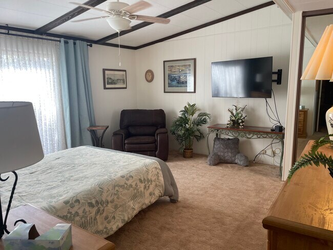 Foto del edificio - 1128 E Dike Rd