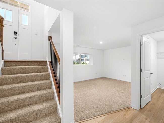 Building Photo - 25656 W Yorkshire Dr