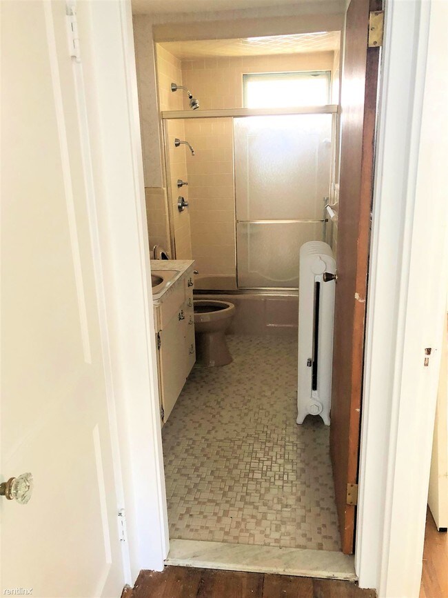 Building Photo - 147 Pine St