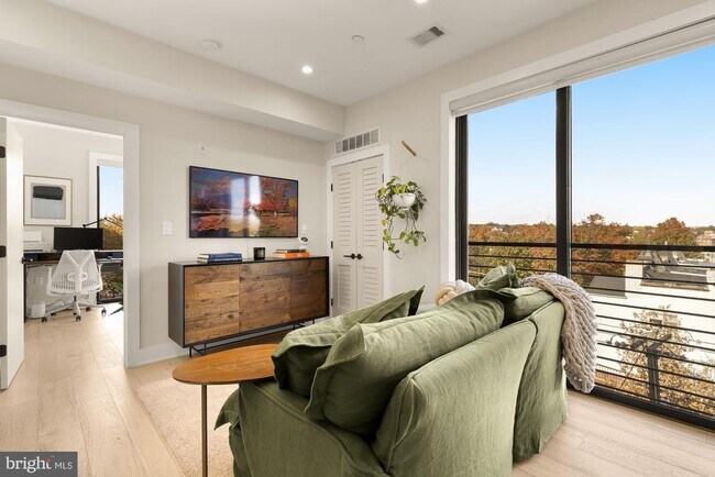 Foto del edificio - 3933 14th St NW