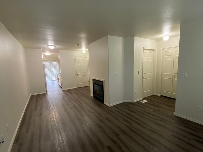 Building Photo - 599