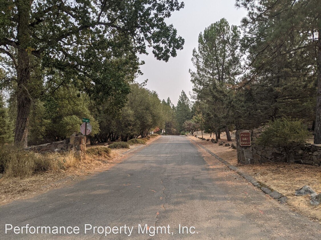 Building Photo - 4 br, 2.5 bath House - 39751 Pierce Lake D...