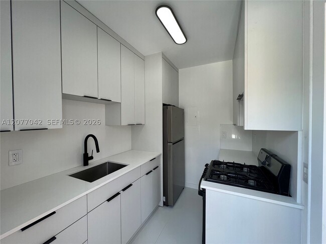 Foto del edificio - 145 NE 82nd St