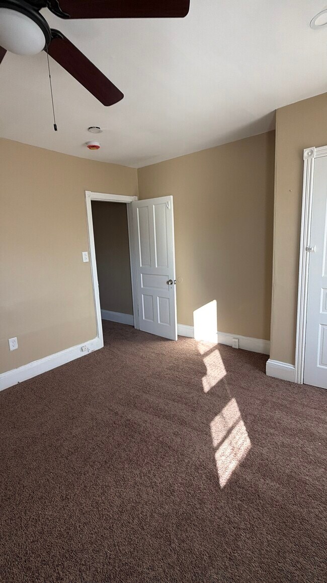 Foto del edificio - 1815 W 2nd St