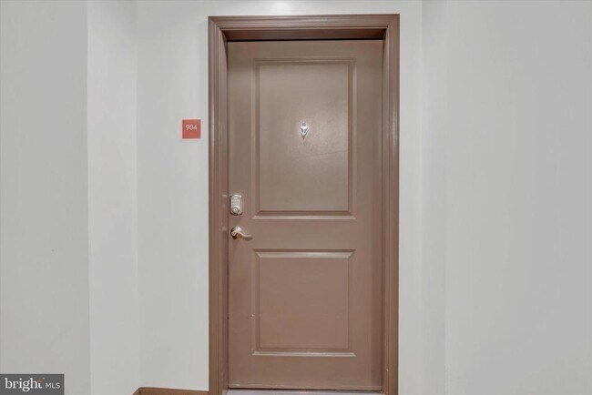 Building Photo - 7923 Eastern Ave NW