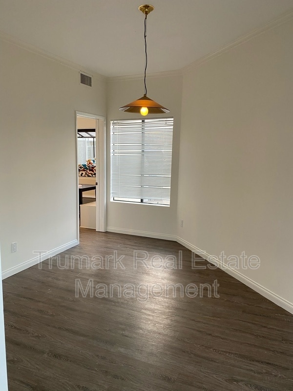 Building Photo - 412 N Kenwood St