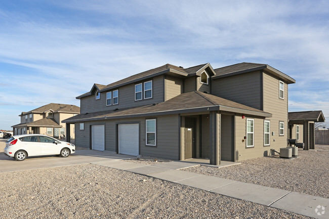 Townhome with garage - Oak Manor Villas - Hobbs