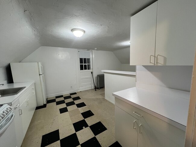 Building Photo - 456 Salem St