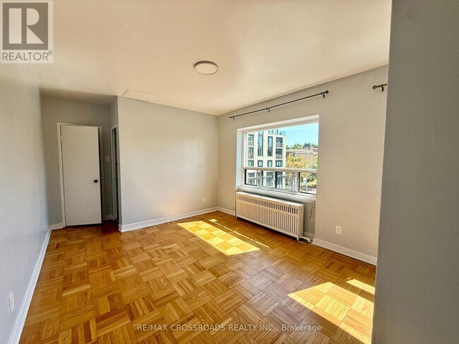 Photo du bâtiment - 2770-2770 Yonge St