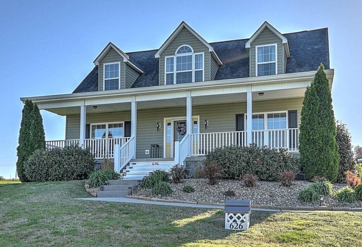 Foto principal - 3 Bedroom 3.5 Bathroom Home Located in Gre...