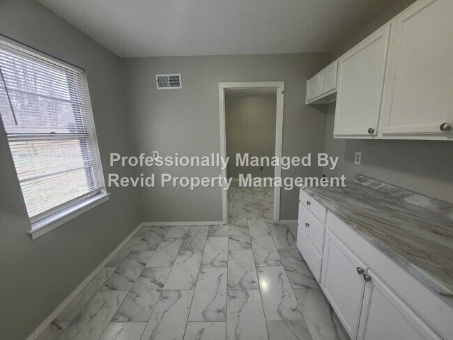 Building Photo - FIRST MONTH FREE!!! Newly Renovated 3 Bedroom Home!