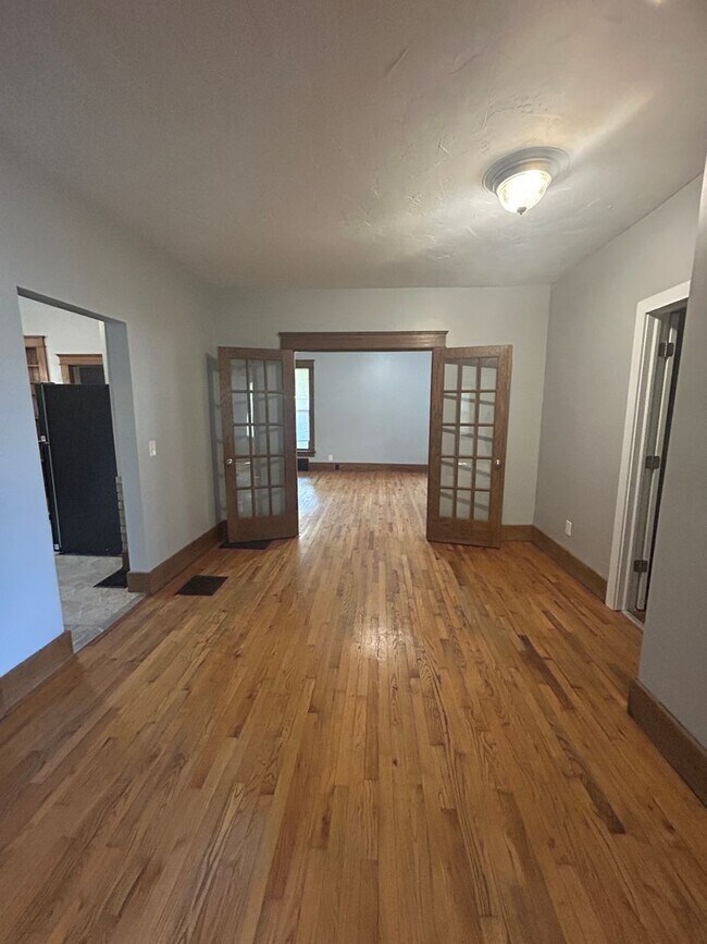 Building Photo - 3 Bedroom with a bonus room in East Davenport