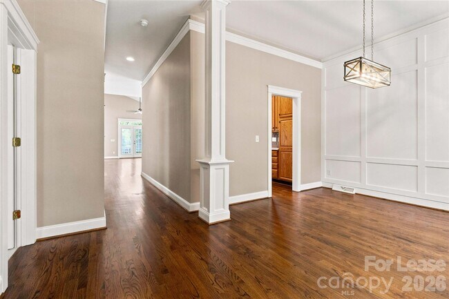 Building Photo - 14035 Bankside Dr