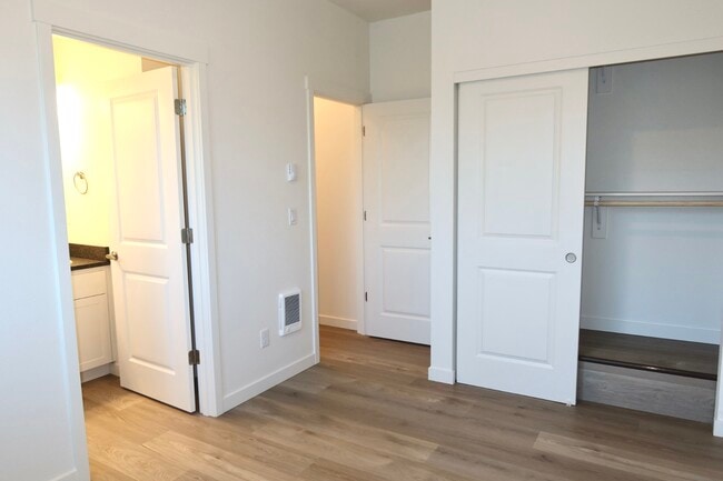 2bed/2bath Bedroom - Magnolia 98