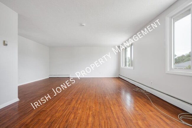 Building Photo - 425 Callodine Ave