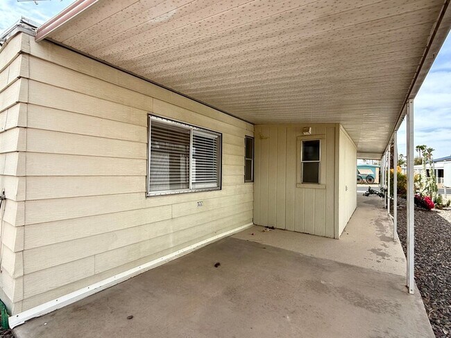 Building Photo - 303 S Recker Rd