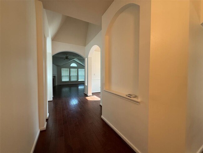 Foto del edificio - 15615 Lost Maples Dr
