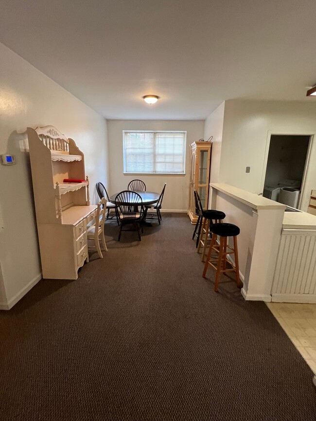 Building Photo - 707 Christopher Dr