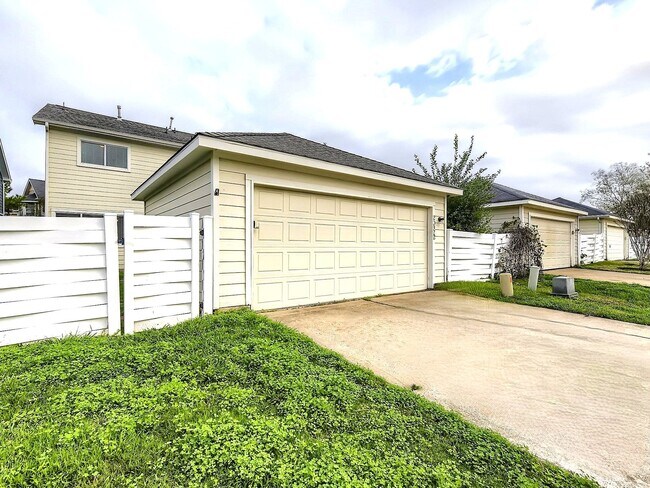Foto del edificio - 20922 Young Meadows Way