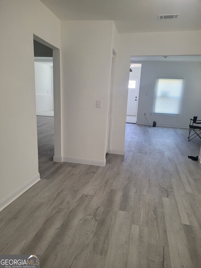 Foto del edificio - 191 Forest Ave