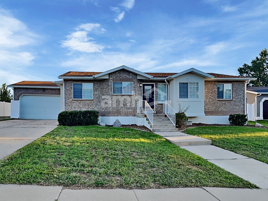Primary Photo - 1074 E 3250 N