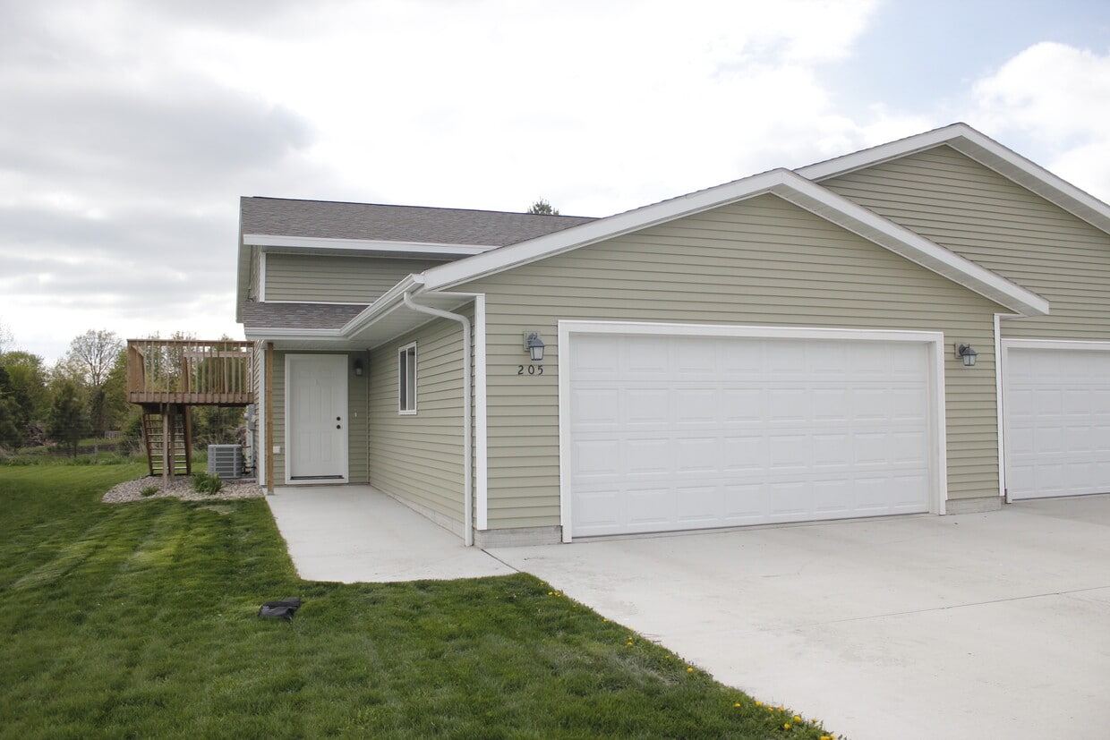 203 Dogwood Ave, Aurora, SD 57002 Townhome Rentals in Aurora SD