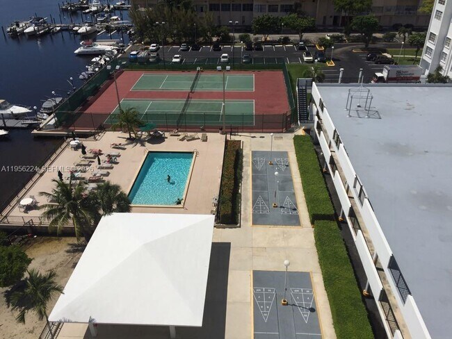 Foto del edificio - 2780 NE 183rd St