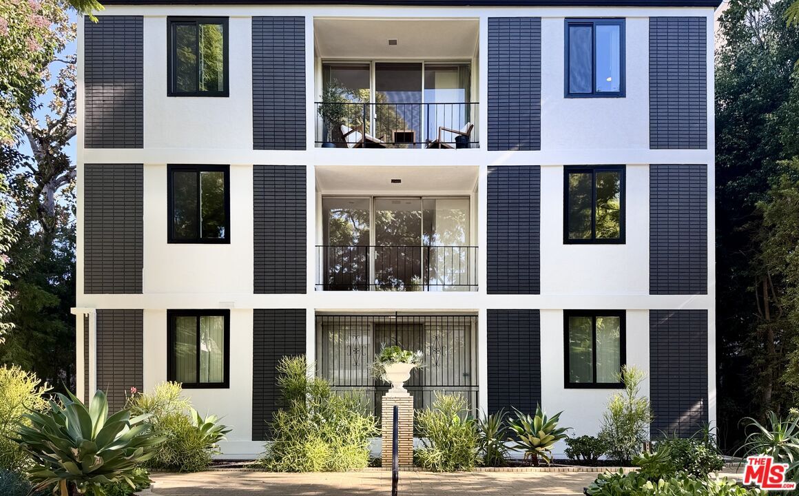 Foto principal - 414 N Palm Dr