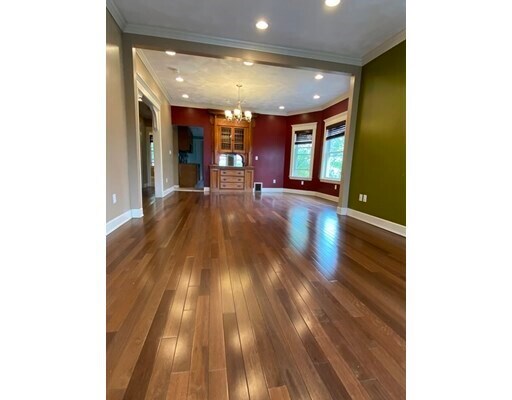 Building Photo - 24 Elm St