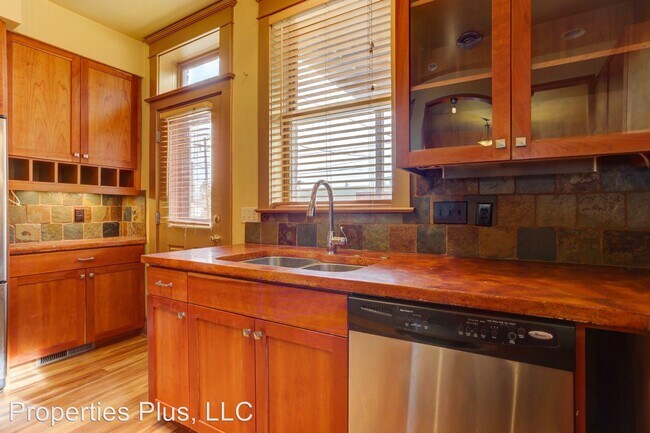 Building Photo - 3 br, 1.5 bath House - 2850 N. Marion St