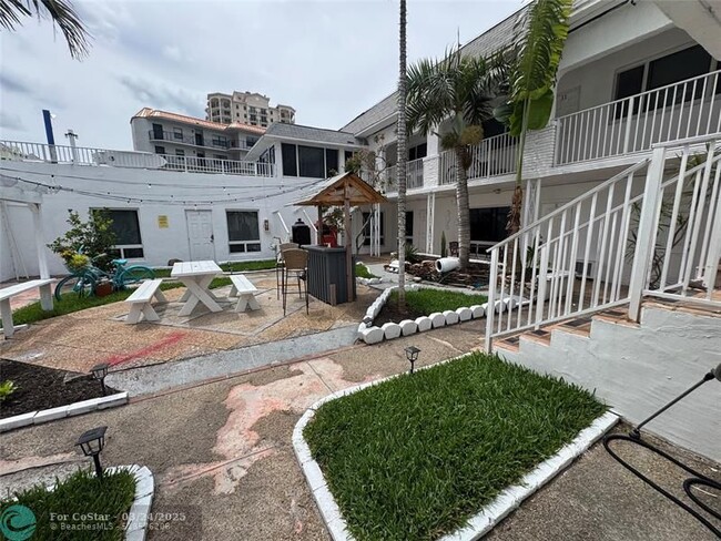Building Photo - 2115 N Ocean Blvd