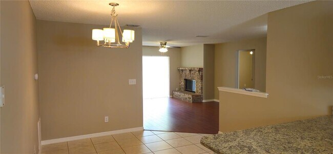 Foto del edificio - 407 Whitewing Cir