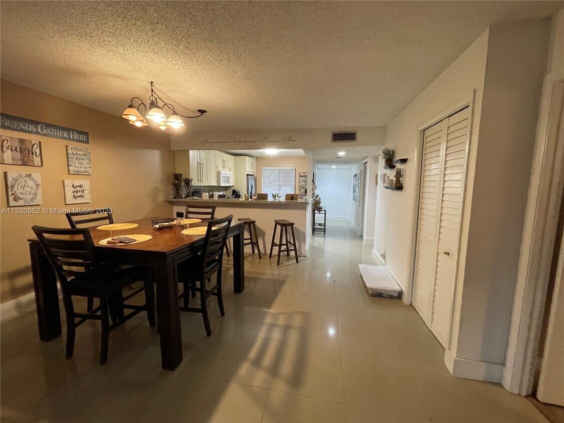 432 Lakeview Dr Unit 102, Weston, FL 33326 Condo for Rent in Weston