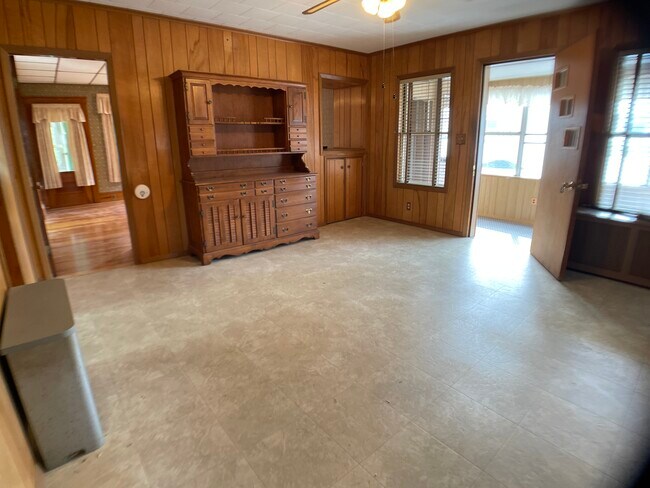 Building Photo - 208 Pratt Rd