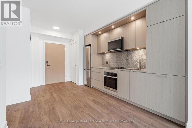 Photo du bâtiment - 25 Cordova Ave