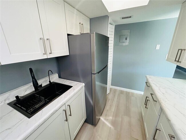 Foto del edificio - 2785 L B McLeod Rd