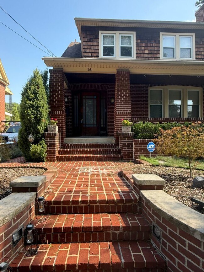Foto del edificio - 561 Montgomery Ave