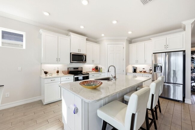 Building Photo - Resort living at The Seasons of Bonita